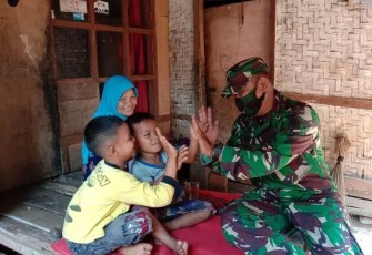 Satgas TMMD Bermain Bersama Anak -Anak, Berikan Semangat Belajar Dan Berjuang Demi NKRI