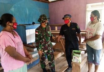 Cek Sasaran Rehab Gereja Dansatgas TMMD 108 Dengarkan Langsung Pengalaman Warga
