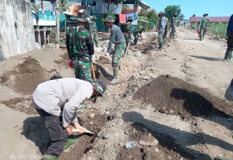 Warga Dan Prajurit Kompak Menyatu di Lokasi TMMD, Bukti Kemanunggalan TNI 