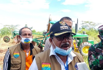 Bupati SBB Drs Moh Yasin Payapo