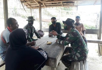 Satgas TMMD Jalani Keakraban Dengan Masyarakat di Waktu Luang