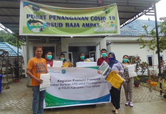 BP Jamsostek Raja Ampat Kembali Berikan Bantuan APD Lengkap ke RSUD