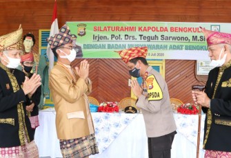 Kapolda Resmi Menjadi Tokoh Adat dan Masyarakat Kehormatan Adat Provinsi Bengkulu