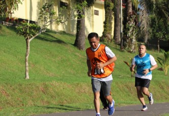 Kapolda Bengkulu Bersama Pejabat Utama Mengikuti Kegiatan Tes Kesamaptaan Jasmani
