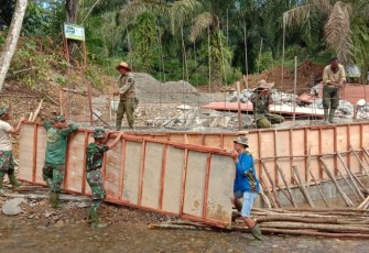 Memasuki Hari ke-2 TMMD Batu Jongjong,Pembuatan Jembatan Capai 35 Persen
