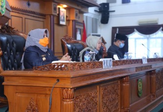 Plt. Walikota Tanjungpinang Sampaikan Ranperda Tentang Pertanggungjawaban Pelaksanaan APBD 2019
