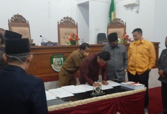 Penandatanganan Kesepakatan Bersama Antara Bupati dan DPRD Kabupaten Seluma tentang KUA/PPAS RAPBD Perubahan Tahun Anggaran 2020