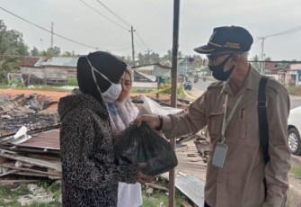 Ketua Baznas Kota Bengkulu Habib Abdurahman Alkaf Salurkan Bantuan Sembako Untuk Korban Kebakaran