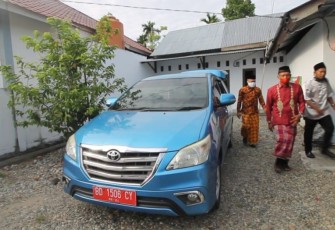 Mobil Kepala Dinas Kelautan Perikanan Kota Bengkulu Digunakan Untuk Mengantar Pengantin