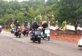 Bupati Bintan Touring dan Bagikan Ratusan Paket Sembako pada Masyarakat