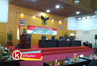 Walikota Santoso Menyampaikan Tanggapan Pendapat Umum Fraksi DPRD Kota Blitar