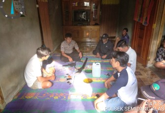Bhabinkamtibmas Polres Seluma Kembali Damaikan Warga