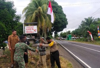 3 Pilar Desa Bersama BPD dan Karang Taruna Pauh Terenjah Pasang Bendera dan Umbul-umbul