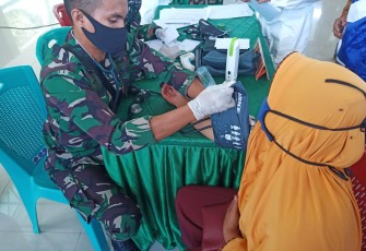 Yonif 725/Woroagi Gelar Baksos Pengobatan dan Sunatan Massal Gratis