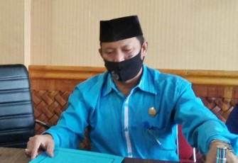 Kadisdikbud Aceh Singkil Khalilullah saat ditemui wartawan.