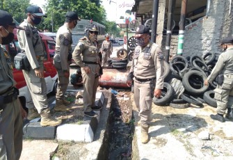 Kabid Trantib Dedeh Sofia Hasanah pimpin gelaran razia pelanggar K3.(Foto/KlikWarta)