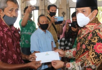 Wakil Wali Kota Bengkulu Dedy Wahyudi Salurkan Bantuan Secara Simbolis