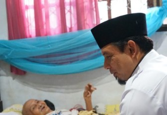 Wakil Wali Kota Bengkulu Dedy Wahyudi Besuk Mantan Gurunya 