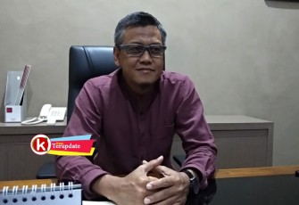 Wakil Ketua DPRD Kota Blitar Agus Zunaidi Dihubungi Klikwarta.com di Ruang Kerjanya (foto: Faisal NR / Klikwarta.com) 