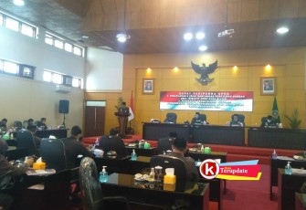 Rapat Paripurna DPRD Kota Blitar, 11 September 2020. (foto: Faisal NR / Klikwarta.com) 