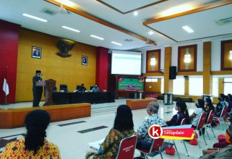 Walikota Santoso Menyampaikan Sambutan Pengarahan ke Guru Minggu (foto: Faisal NR / Klikwarta.com) 