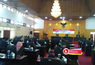 Rapat Paripurna DPRD Kota Blitar, 18 September 2020. (foto: Faisal NR / Klikwarta.com) 