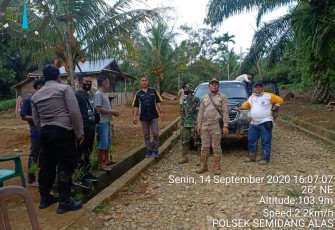 Polres Seluma Turunkan Anggota Dampingi Tim Dari Tapem Bengkulu Cek Dua Titik Koordinat Tapal Batas