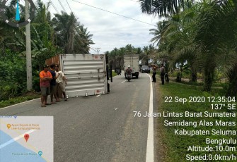 Kondisi Mobil Terbalik