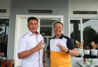 Supratman (kiri) bersama Rohidin