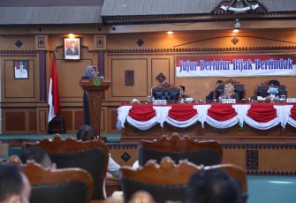 Penyampaian Nota Pengantar Ranperda Perubahan Tentang Hak Keuangan dan Administratif Pimpinan dan Anggota DPRD Kota Tanjungpinang