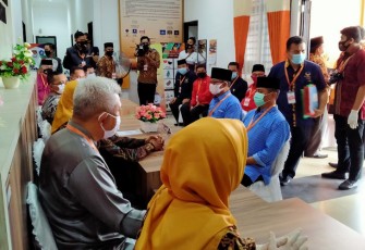 Awe-Dalmasri Resmi Daftar ke KPU Bintan