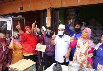 Calon Gubernur Nomor 1 Helmi Hasan Saat Melakukan Kunjungan di Kecamatan Girimulya