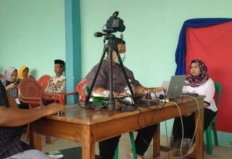 Ratusan Warga Desa Srimulyo OKU Timur Rekam E-KTP