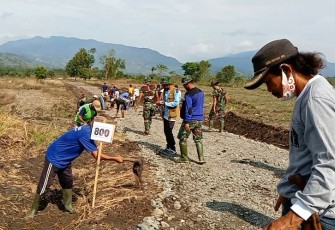 Pembangunan infrastruktur jalan yang memadai di Desa Kalinusu, Minggu (18/10/2020) 