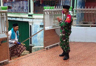 Satgas selalu ingatkan prokes saat TMMD di Desa Sendang Kulon, Jum'at 23/10/2020