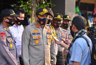 Kapolres Batang AKBP Edwin Louis Sengka  saat memberi keterangan kepada media tentang kesiapan personil Polres Batang amankan libur panjang di Batang. Rabu, 28/10/2020.