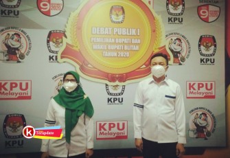 Mak Rini bersama Makde Rahmat seusai Debat Publik Pertama (foto : Faisal NR / Klikwarta.com) 
