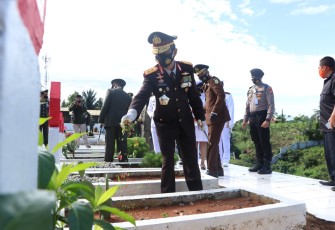 Kapolda Bengkulu Irjen Pol Drs Teguh Sarwono M Si Hadiri Ziarah Peringatan HUT TNI ke 75 Tahun