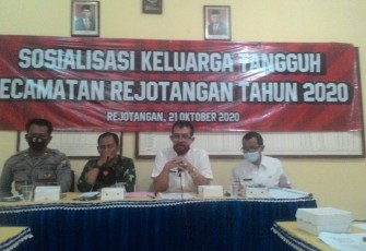 Camat Rejotangan Agus Santoso Sosialisasikan Keluarga Tangguh 
