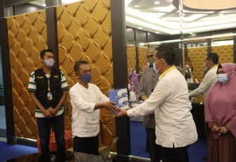 Buralimar Terima 4100 Masker Dari PT BIIE Lobam