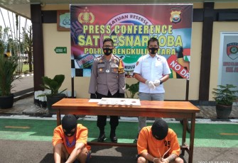 Sat Res Narkoba Polres Bengkulu Utara Saat Melakukan Konferensi Pers 