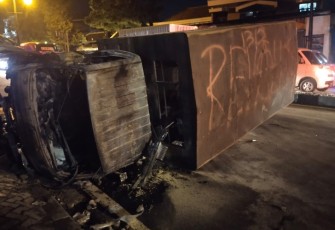 Unjuk rasa ribuan mahasiswa di kawasan Bundaran Kartasura Kabupaten Sukoharjo Jawa Tengah.