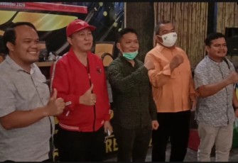 Anggota DPRD Jatim  Dapil 4 Martin Hamonangan SH MH Foto Bersama 