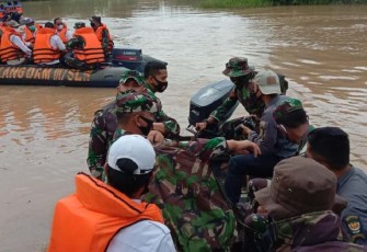 Dampingi Gubernur Jabar dan Pangdam III/Siliwangi Danrem 063/SGJ Ikut Patroli Sungai Cilamaya