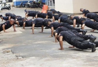 Satbrimobda Polda Bengkulu BKO PMJ Rutin Pembinaan Fisik