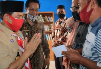 Plt Wali Kota Bengkulu Dedy Wahyudi Salurkan Bantuan Operasional 