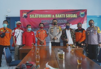 Jajaran Polres Batang menggelar silaturahmi dengan tim relawan Pamakaman Covid-19 di Posko Penanganan Covid-19, Jalan Veteran Kabupaten Batang, Senin (16/11/2020). 