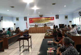 Polda Jawa Tengah melakukan pembinaan pada petugas siskamling dan Potmas di Rupatama Polres Batang, Selasa (17/11/2020).