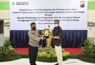 Kapolda Jateng hadiri Penandatanganan Nota Kesepahaman antara PT. SBI Tbk dengan Kepolisian Daerah Jawa Tengah tentang Bantuan Penyelenggaraan Pengamanan Aset dan Penegakan Hukum di Lingkungan kerja PT SBI Tbk Pabrik Cilacap dan Pedoman Kerja Teknis (PKT) PT SBI Tbk. Rabu, (18/11/2020).