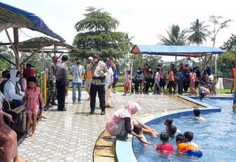 Polres Batang serentak melaksanakan patroli di tempat tempat wisata kabupaten Batang Minggu (22/11/2020). 
